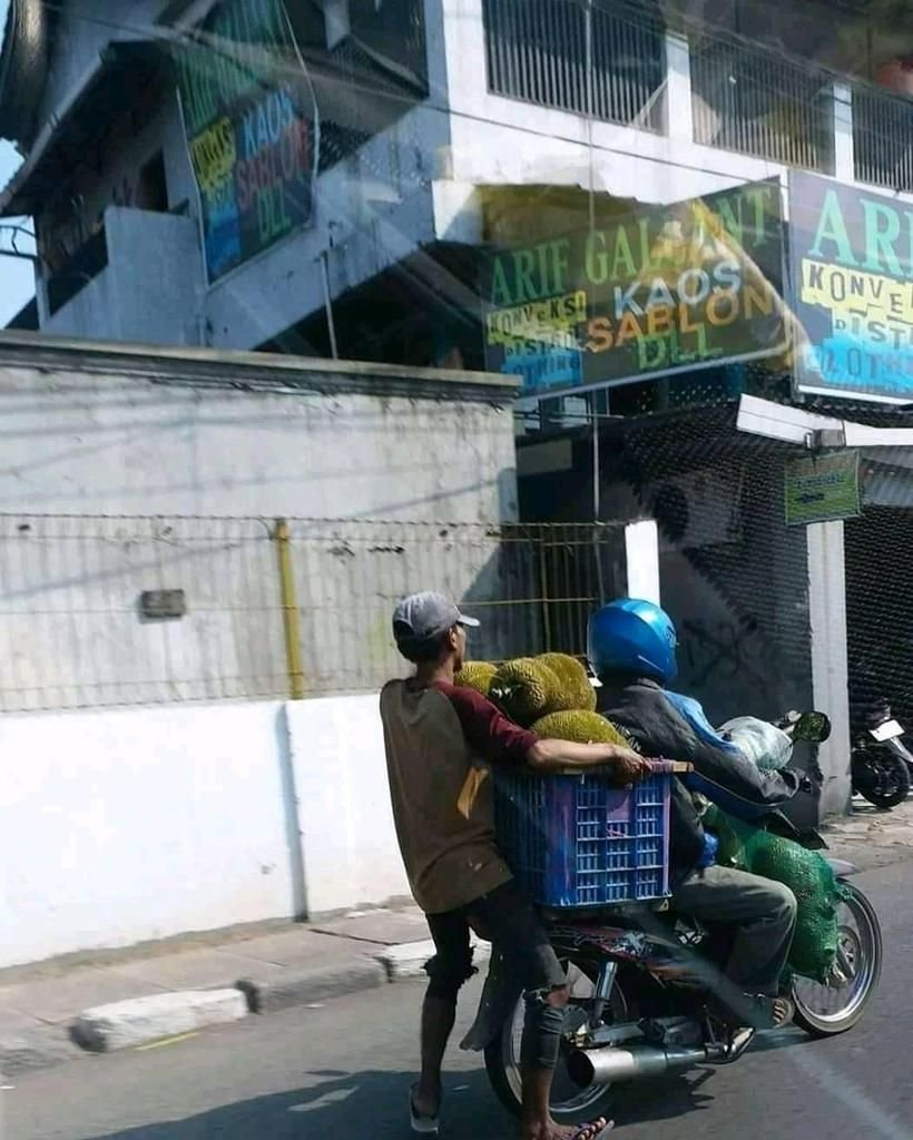 10 Aksesoris Motor Wajib untuk Pengendara Profesional