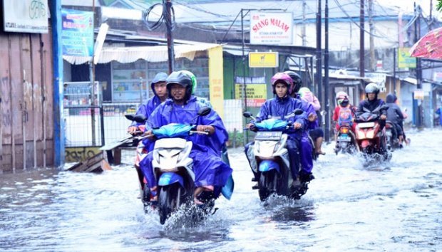 5 Aksesoris Motor Wajib untuk Pengemudi yang Aman dan Nyaman