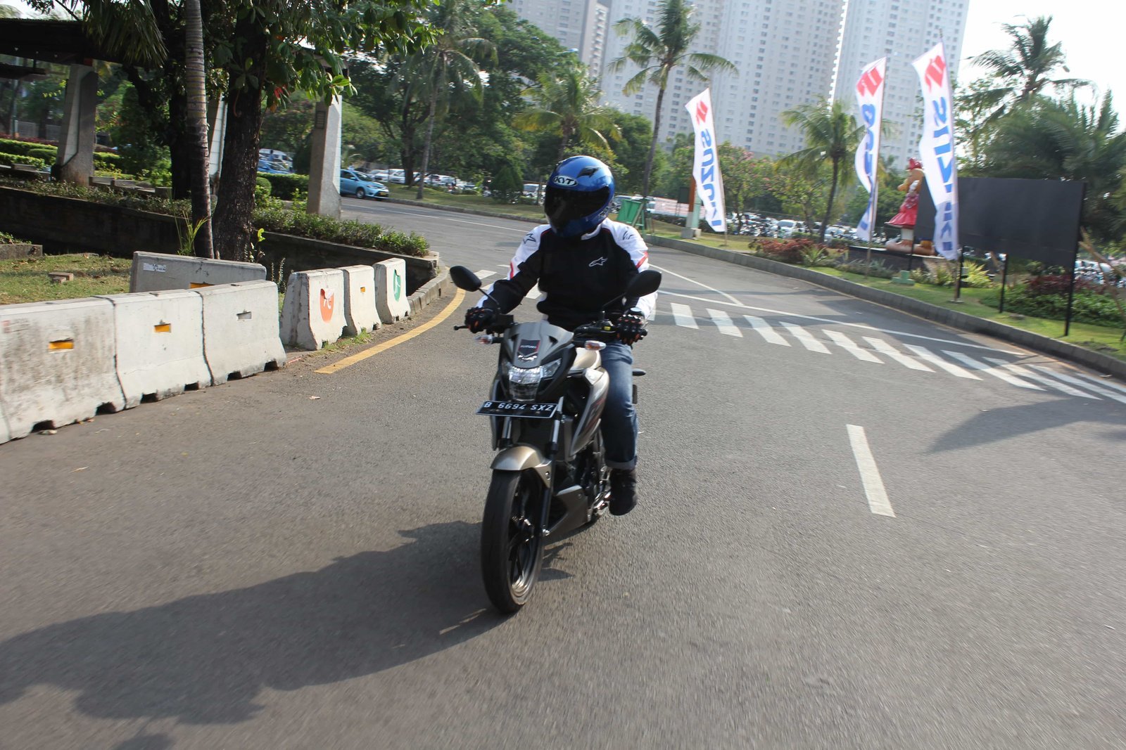 Tren Aksesoris Motor Terbaru di Indonesia: Teknologi dan Desain Mewah