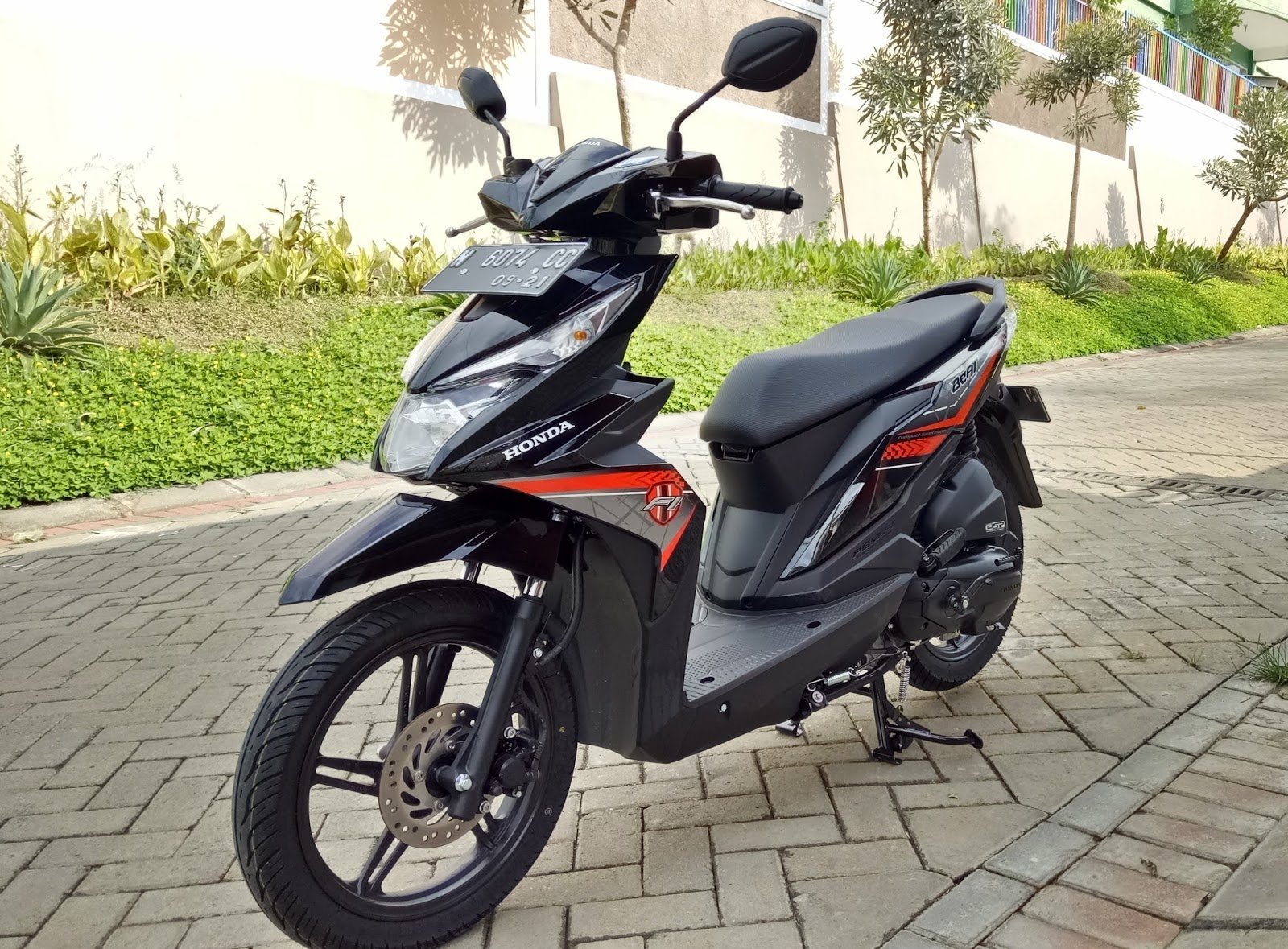Gaya Riding Maksimal:  Review Aksesoris Motor Terbaru
