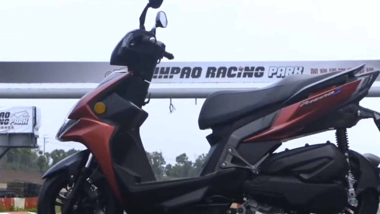 Tampil Keren dengan Aksesoris Motor  Desain Minimalis