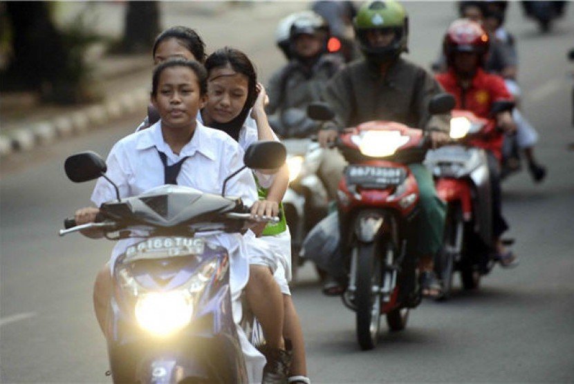 Touring Nyaman di Jawa Barat: Aksesoris Motor Pelengkap Perjalanan