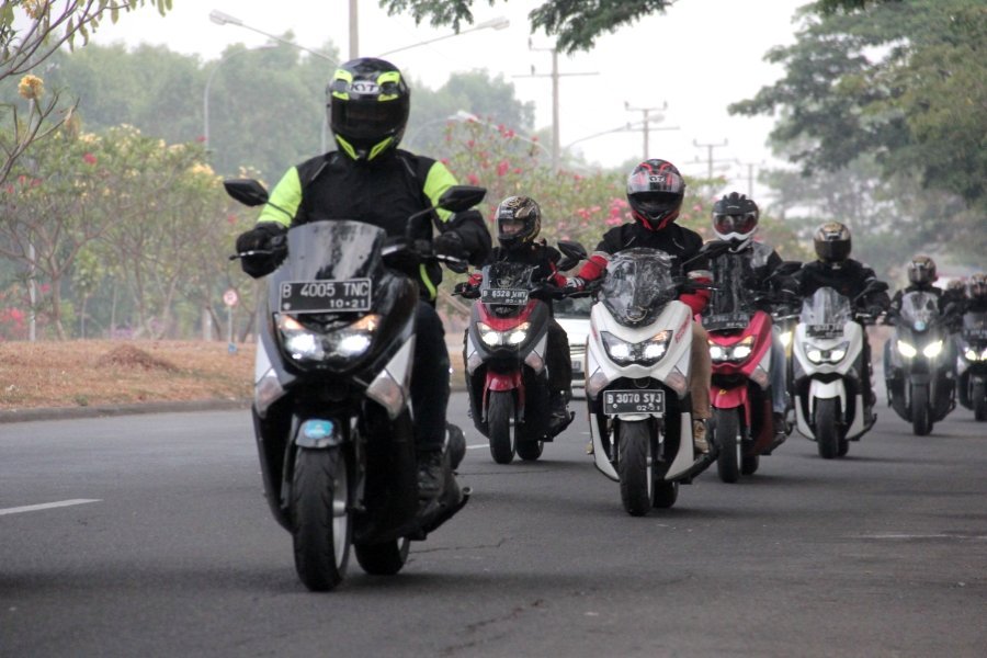 5 Aksesoris Motor Terbaik untuk Turing di Gunung